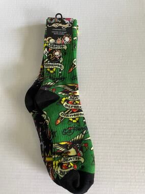 ADULT ED HARDY 2 PAIR BLACK GREEN CREW SOCKS NEW